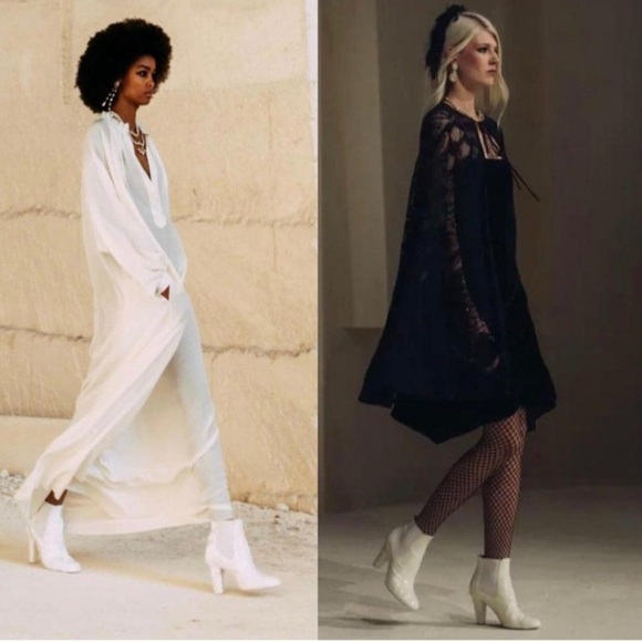 Chanel 2022 Interlocking CC Logo Chelsea Boots - Picture 12 of 13